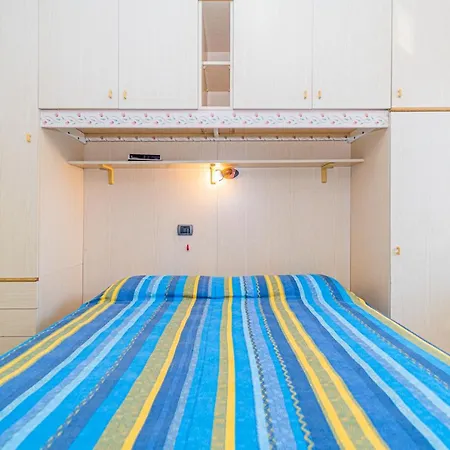 In 2 To 3 Persons With Large Private Garden Apartment *