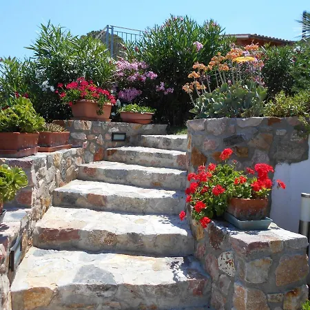 In 2 To 3 Persons With Large Private Garden Apartament