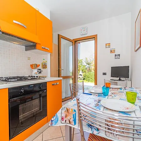 In 2 To 3 Persons With Large Private Garden Апартаменты