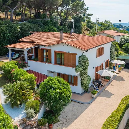 Apartment In 2 To 3 Persons With Large Private Garden *