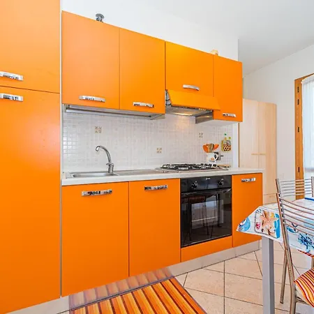 In 2 To 3 Persons With Large Private Garden