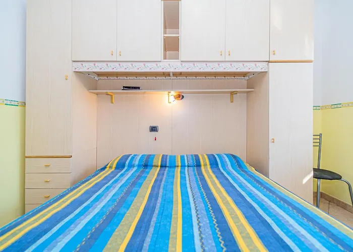 In 2 To 3 Persons With Large Private Garden Apartment *