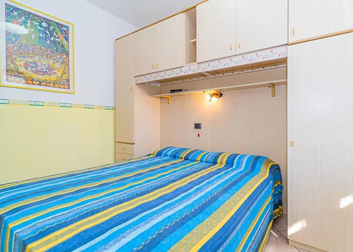 In 2 To 3 Persons With Large Private Garden